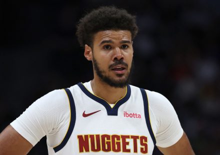The Lakers are competing with four top clubs to sign one of the NBA's best shooters.