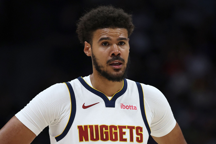 The Lakers are competing with four top clubs to sign one of the NBA's best shooters.