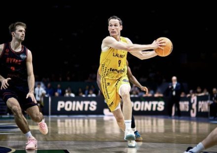 The leading veteran of European basketball will play for at least one more season.