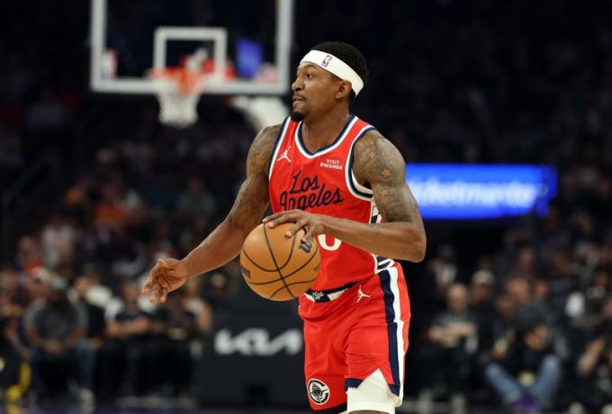 Boston and Miami are favorites to sign the three-time All-Star.