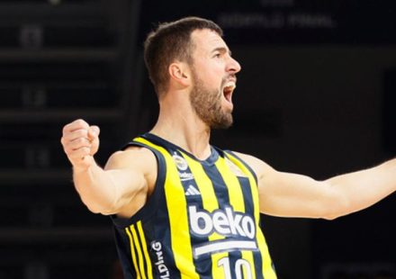The legendary captain of Fenerbahçe will play his 14th consecutive season with the club.