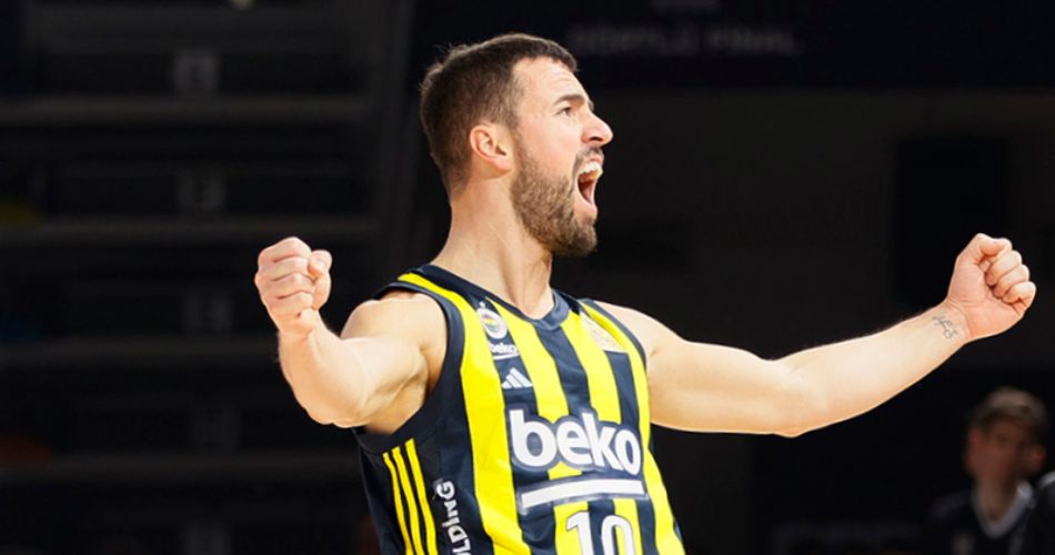 The legendary captain of Fenerbahçe will play his 14th consecutive season with the club.