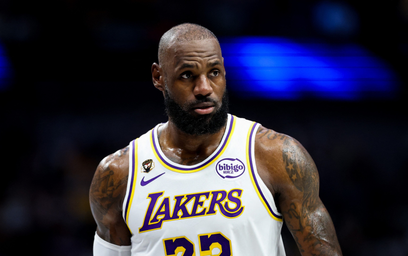 LeBron James sharply reacted to the NBA executive's demand to find a new team as soon as possible.