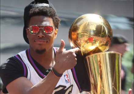 Toronto signed a one-day contract with the club legend after trading Leonard.