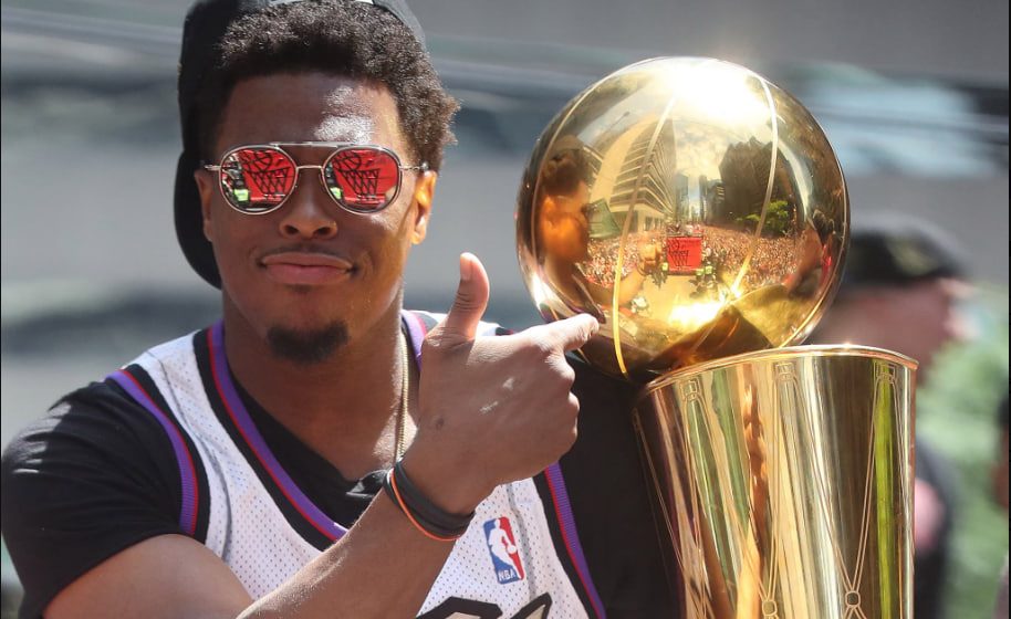 Toronto signed a one-day contract with the club legend after trading Leonard.