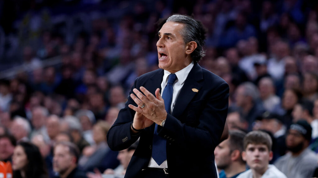 Barcelona is considering the option of appointing the former Real Madrid coach.