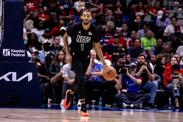 The Lakers have agreed to a contract with LeBron James' classmate.