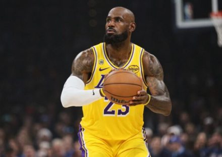 LeBron's agent explained why he is in no rush to choose a new club