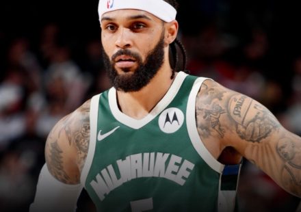 Milwaukee signs top NBA free agent with a $64 million contract