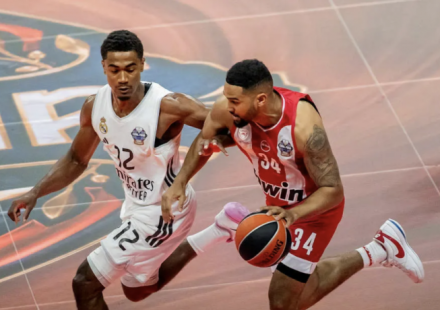 The EuroLeague champion retained the Canadian player with NBA experience for the next season.