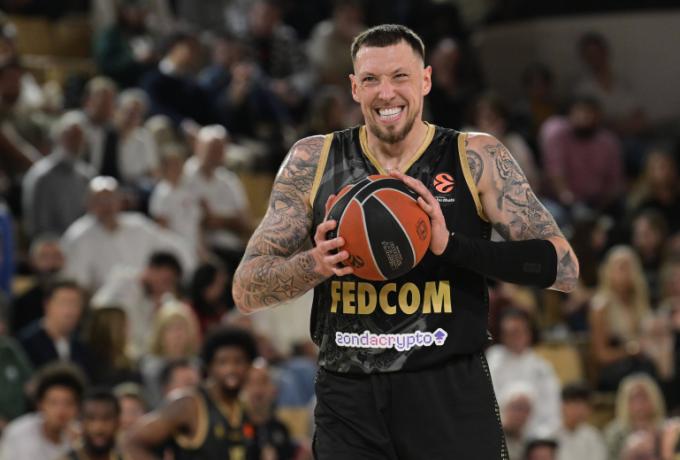 Star rookie of Maccabi included a clause about dog walking in his contract