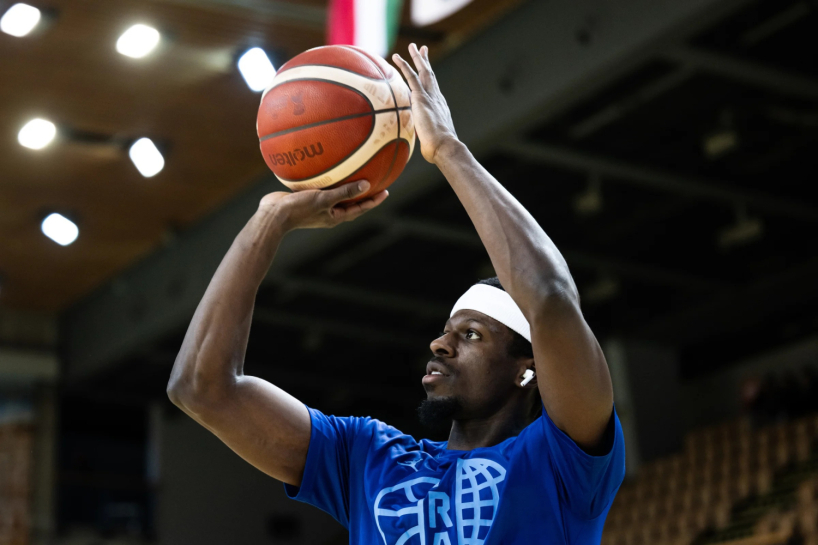 The French national team lost to the student team by 38 points.