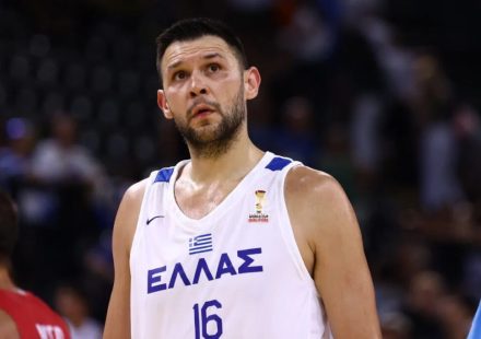 The captain of the Greek national team will recover in time for the match against Ukraine.