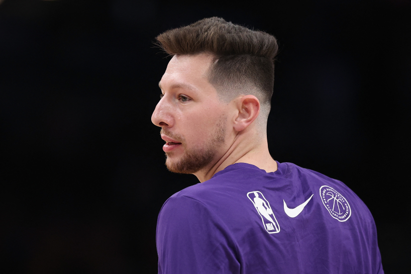 The Knicks signed two well-known NBA free agents and immediately waived six players.