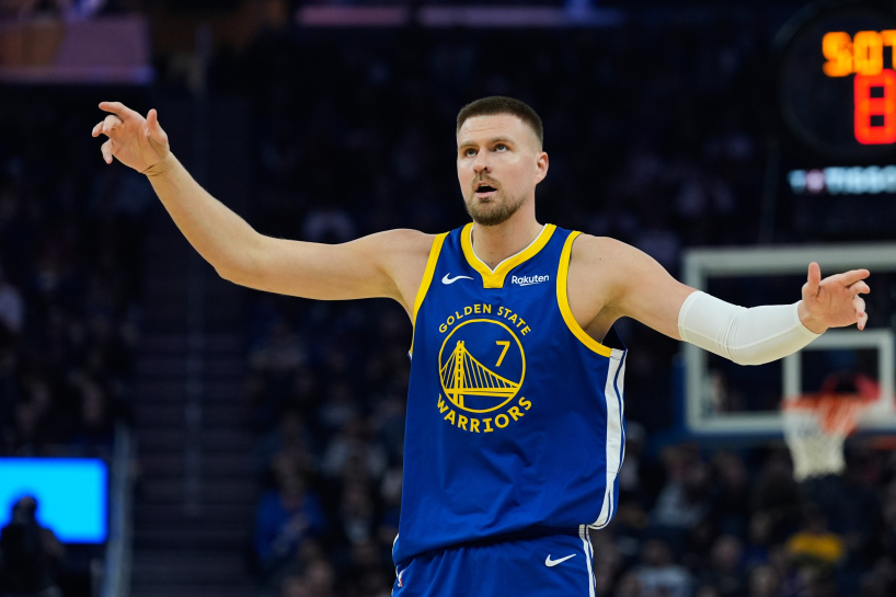 The Golden State Warriors received bad health news about Kristaps Porziņģis.