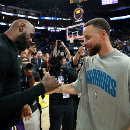 Stephen Curry gave a firm response to questions about transferring to a new NBA team.
