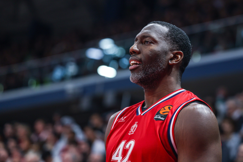 Olympiacos signed the 40-year-old EuroLeague legend and brought back the Greek national team player to the squad.