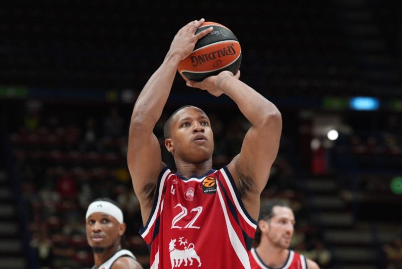 After the game-winning shot at the buzzer in the Euroleague, a fight broke out between players on the court.