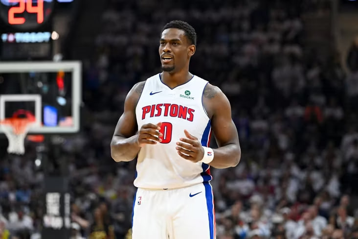 NBA All-Star player signs $200 million contract after controversial negotiations with the team