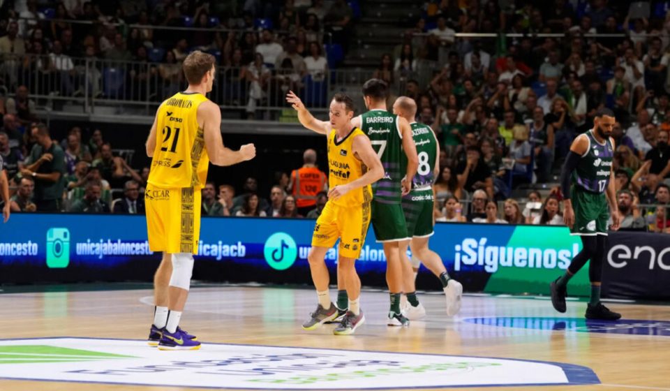 Spanish Championship, Round 2: 43-year-old Huertas shines again